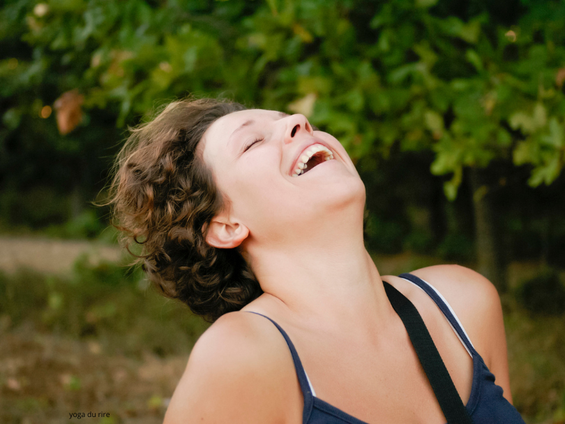 Yoga du Rire : bienfaits, Techniques et pourquoi tu devrais essayer !